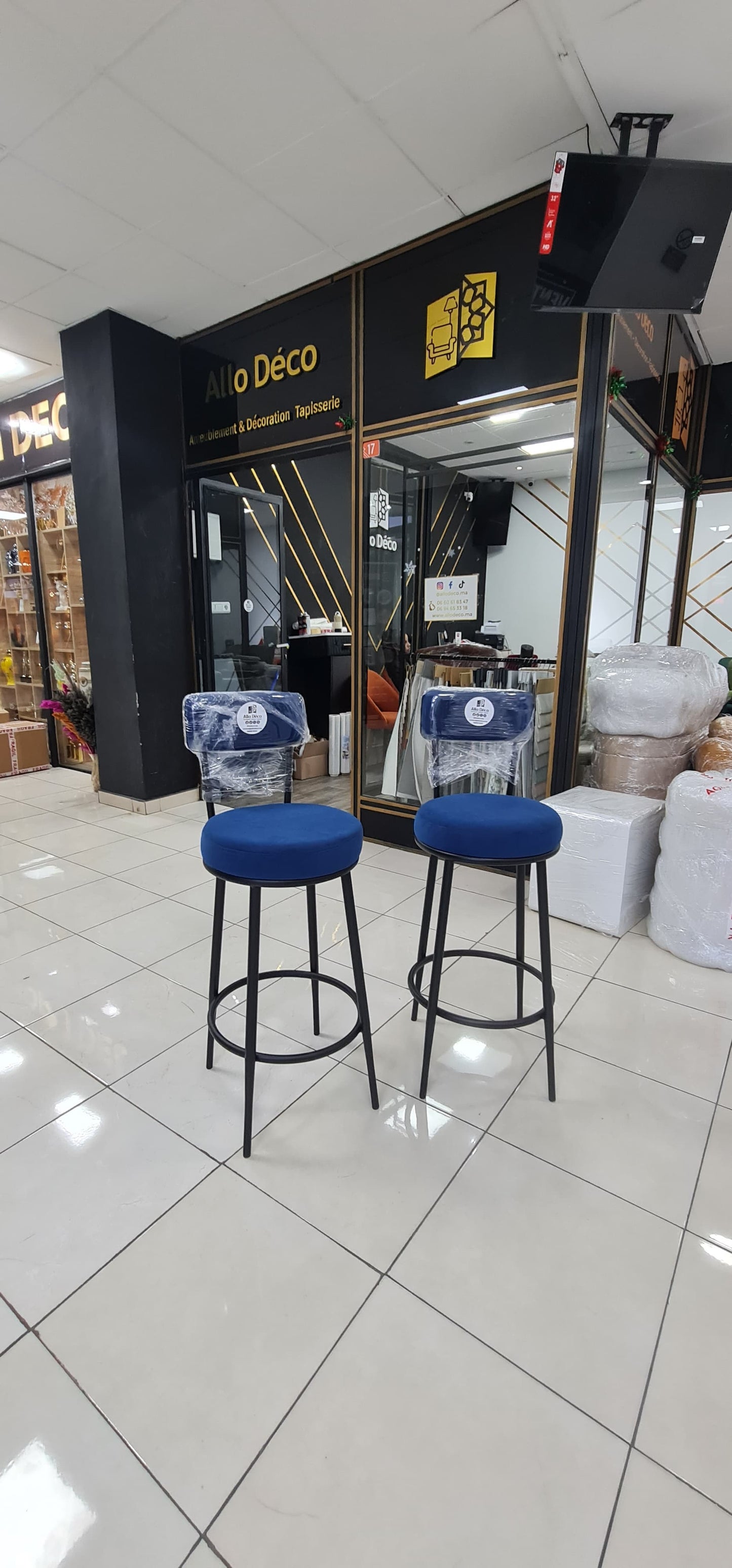Chaise Bar TESLA - Tabouret Bar Maroc - Tabouret De Bar Tabouret de Bar Tabouret de Bar Tabourets Chaise de Salle à Manger Moderne Décoration de la Maison Pieds de Table Hauts Noirs Tabourets de Bar avec Coussin en Velours Confort