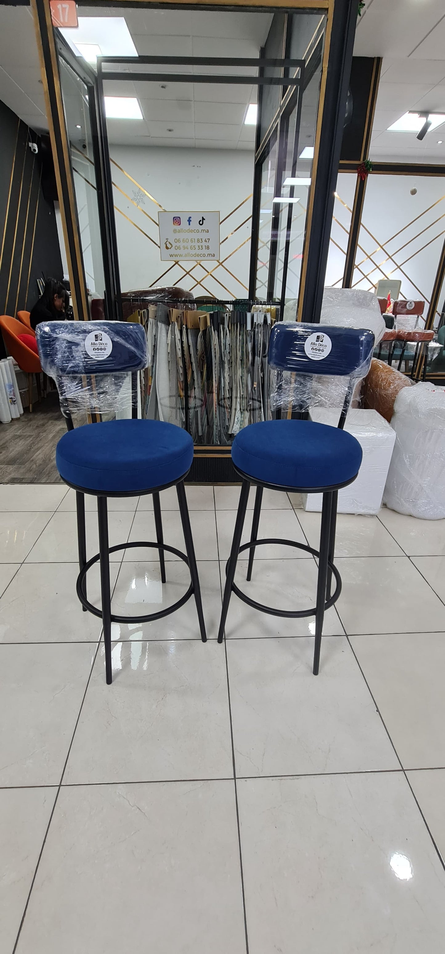 Chaise Bar TESLA - Tabouret Bar Maroc - Tabouret De Bar Tabouret de Bar Tabouret de Bar Tabourets Chaise de Salle à Manger Moderne Décoration de la Maison Pieds de Table Hauts Noirs Tabourets de Bar avec Coussin en Velours Confort