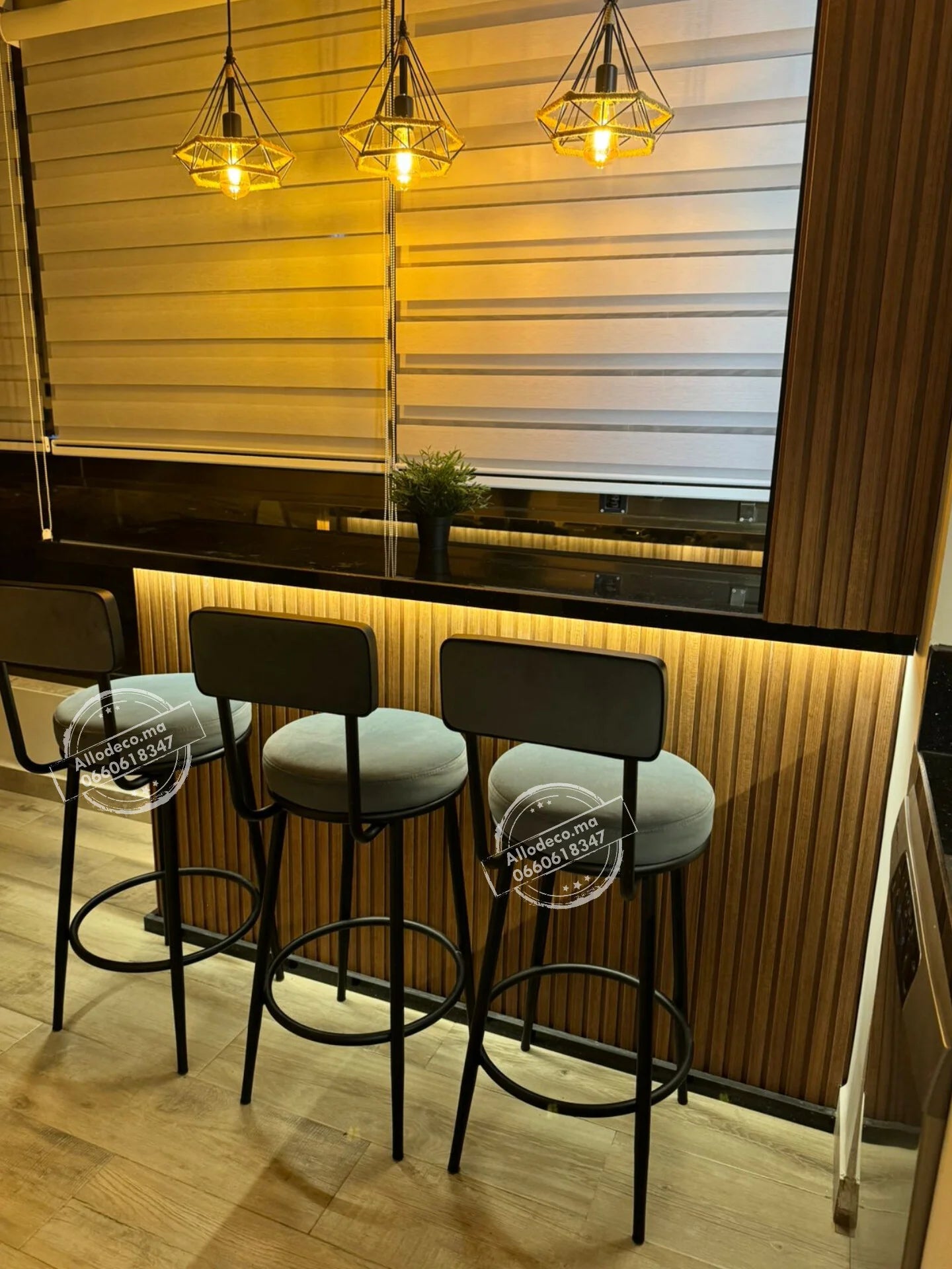Chaise Bar TESLA - Tabouret Bar Maroc - Tabouret De Bar Tabouret de Bar Tabouret de Bar Tabourets Chaise de Salle à Manger Moderne Décoration de la Maison Pieds de Table Hauts Noirs Tabourets de Bar avec Coussin en Velours Confort